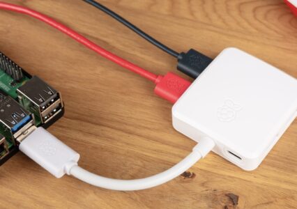 Szef Raspberry Pi był sfrustrowany, wiec kazał stworzyć tani i dobry hub USB. Kosztuje 60 zł