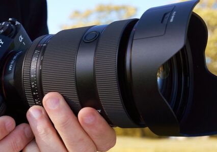 Sony wprowadza pierwszy zmiennoogniskowy obiektyw G Master ze stałą przysłoną F2