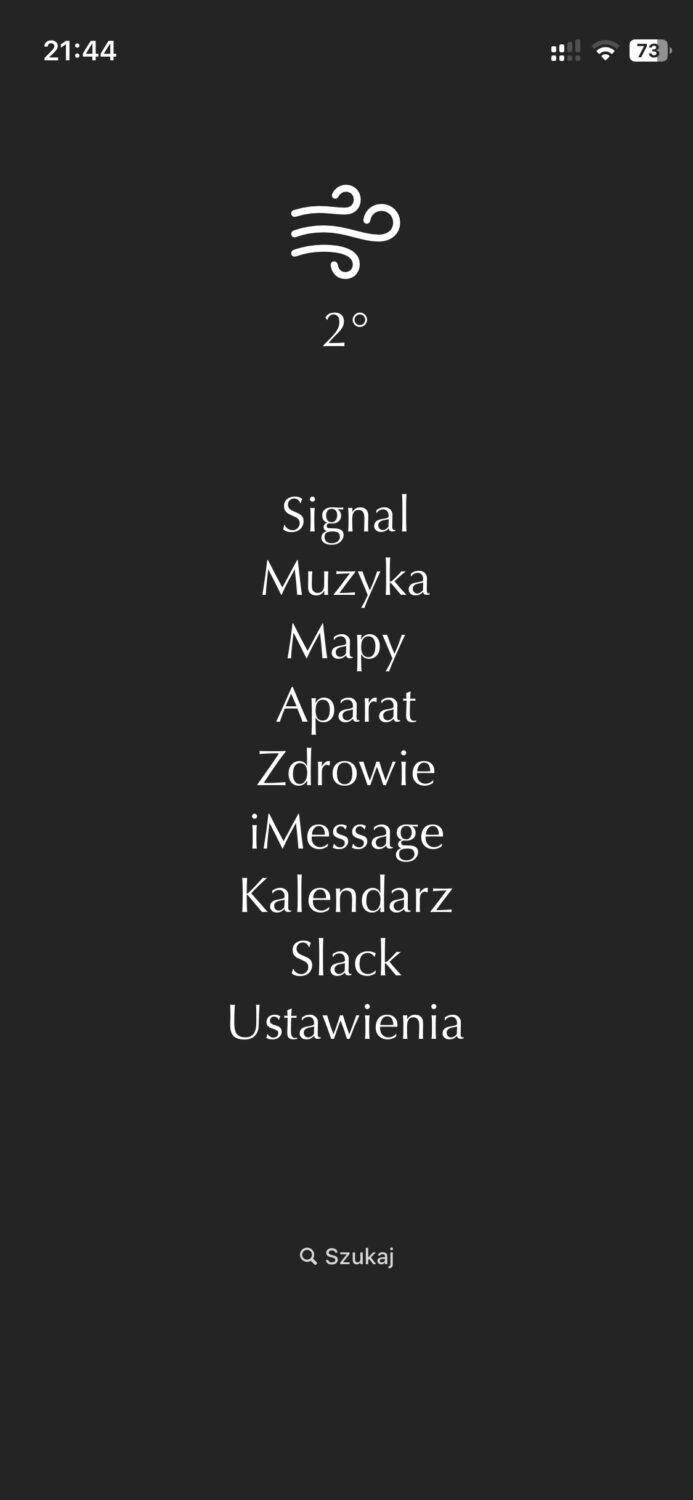 Ekran główny iPhone'a z Blank Spaces