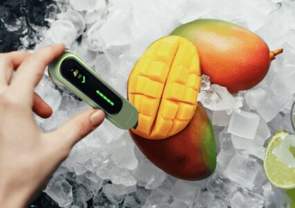 EcoTracker to mały tester, który sprawdzi jakość Twojej wody i awokado