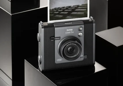 Fujifilm Instax Wide EVO – hybryda, która zaskakuje mnogością funkcji