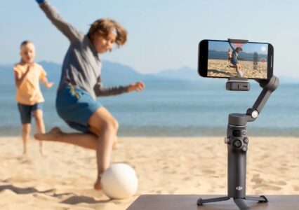 DJI Osmo Mobile 7 debiutuje w dwóch wersjach oraz dodatkowym modułem śledzącym