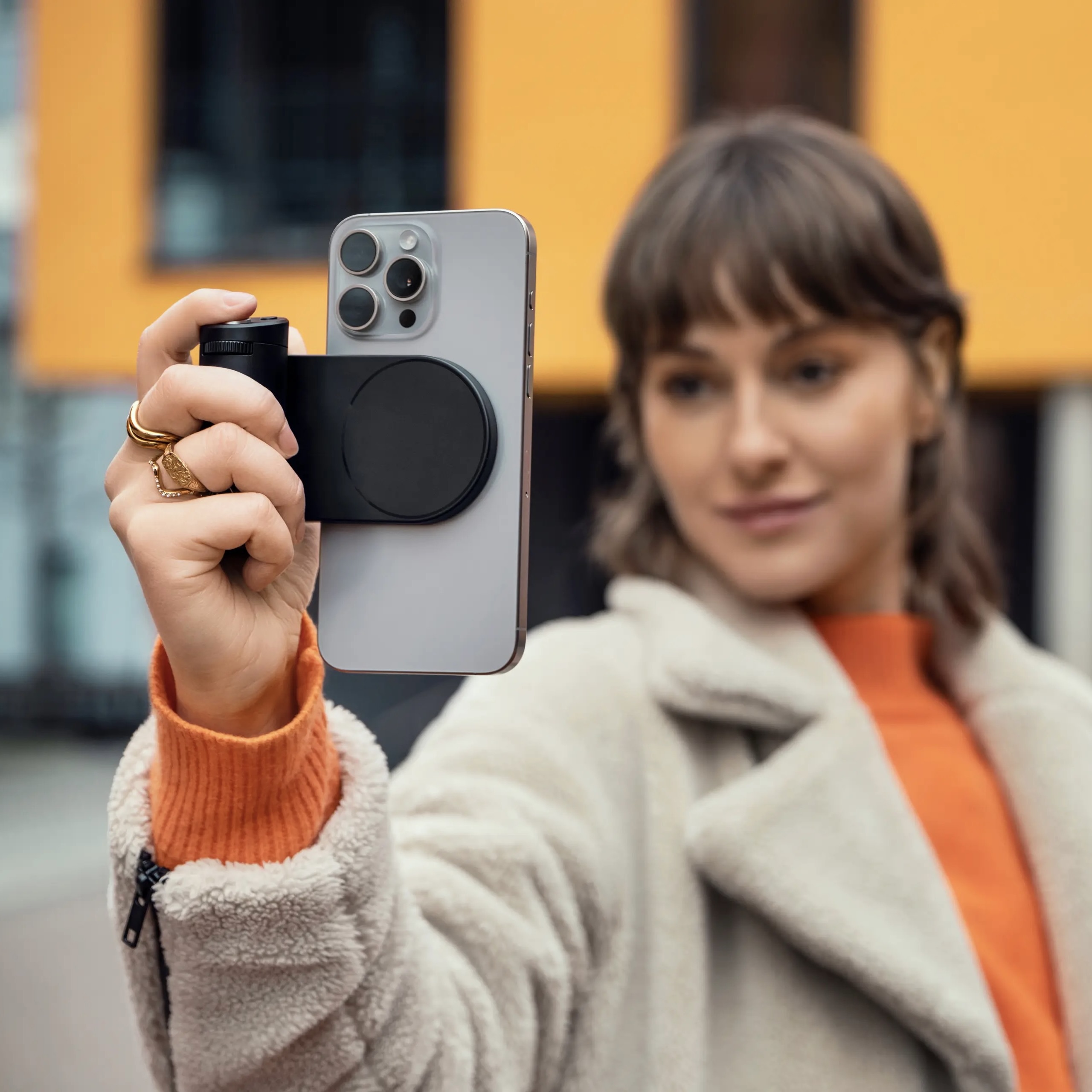 Leica LUX Grip zrobi z Twojego iPhone’a wygodne narzędzie do fotografii