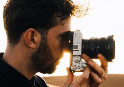 Sony pokazało świetny obiektyw dla vlogerów i fotografów krajobrazów. Poznajcie FE 16 mm F1.8 G