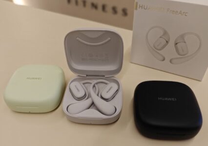 HUAWEI FreeArc to nowe, intrygujące słuchawki. Staniesz na głowie, a i tak nie wypadną