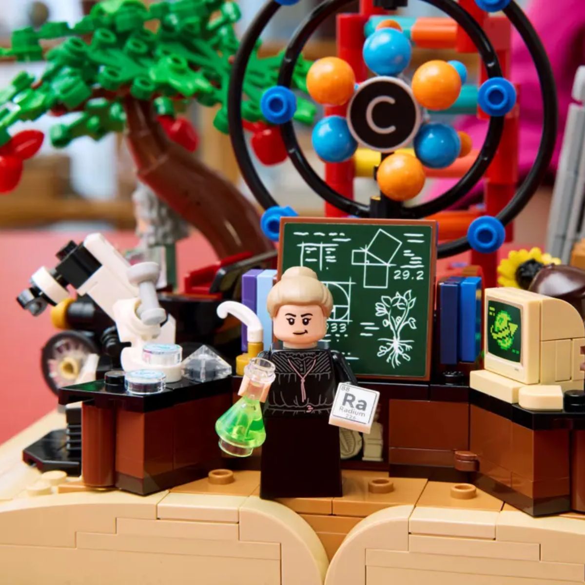 Maria Sklodowska-Curie doczekała się wersji LEGO. Nadchodzi zestaw dla fanów nauki