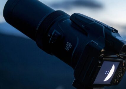 Nikon Coolpix P1100 – nowy aparat z 125x zoomem właśnie został pokazany