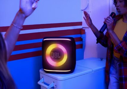 JBL PartyBox Encore 2 i JBL PartyBox 520 to dwa nowe boomboxy, które rozkręcą nawet największą imprezę (w tym karaoke)
