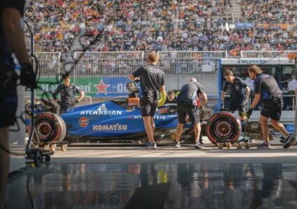 Zapomniałeś włożyć karty SD do aparatu? Nie przejmuj się, w Formule 1 ktoś właśnie zapłacił za to 50 000 euro kary
