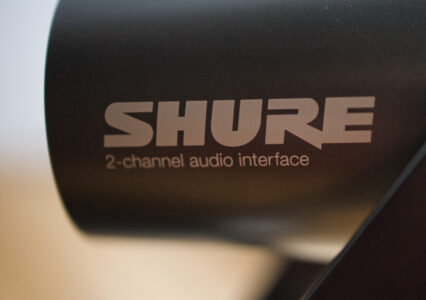 Shure MV7i to nie tylko mikrofon, ale też interfejs, który ułatwi nagrywanie muzyki czy podcastów