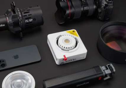 Godox pokazał ML100R – kompaktową lampę LED z możliwością podpięcia modyfikatorów