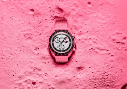 Swatch i Omega świętują Pełnię Różowego Księżyca zjawiskowym zegarkiem Bioceramic MoonSwatch MISSION PINK MOONPHASE