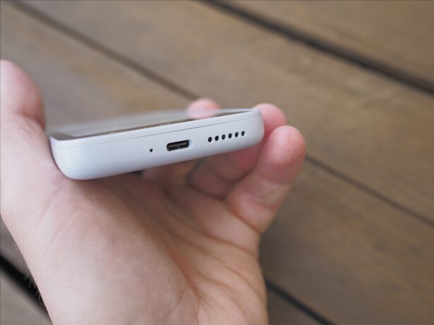 Mudita Kompakt port USB-C i głośnik