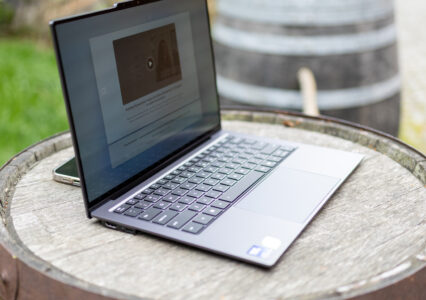 Wygląda trochę jak Yoga, ale to wciąż ThinkPad. Pierwsze wrażenia z testowania Lenovo ThinkPad X9-14 Gen 1 Aura Edition