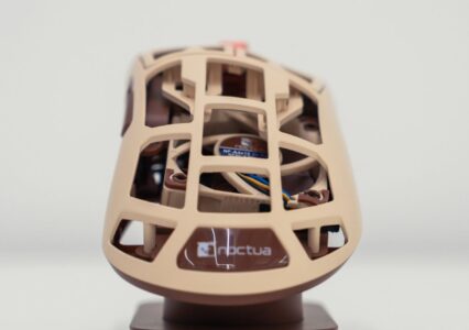 Feinmann x Noctua to mysz inna niż wszystkie. Powieje powietrzem, aby dłonie się nie pociły