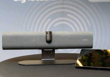 Jabra PanaCast 40 VBS to nowy video bar dla małych biur. Zobaczycie go w warszawskim Showroomie