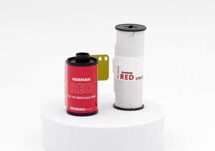 Film HARMAN RED z wersją na średni format