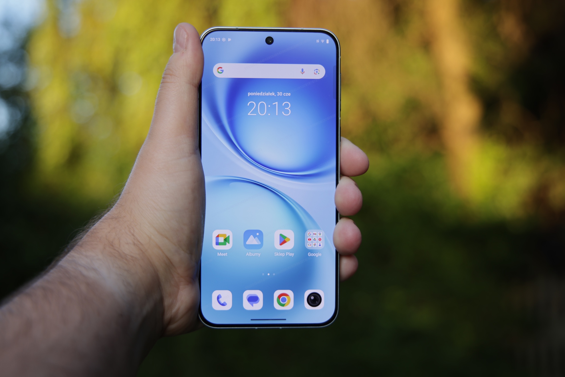 Nowe vivo X200 FE już w naszych rękach. Kompaktowa obudowa, rewelacyjny aparat ZEISS i fenomenalnie duży akumulator 33 vivo X200 FE