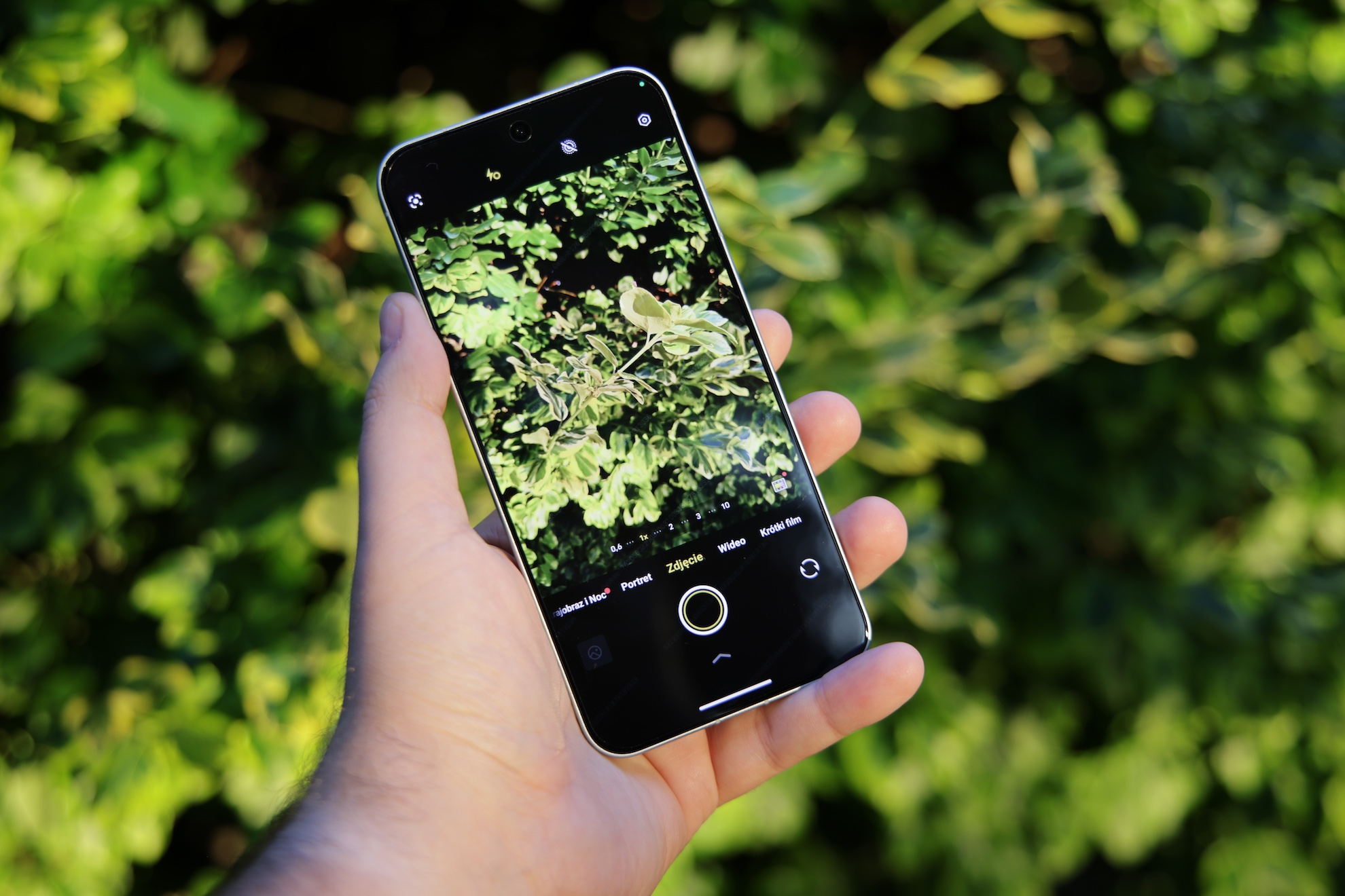 Nowe vivo X200 FE już w naszych rękach. Kompaktowa obudowa, rewelacyjny aparat ZEISS i fenomenalnie duży akumulator 57 vivo X200 FE