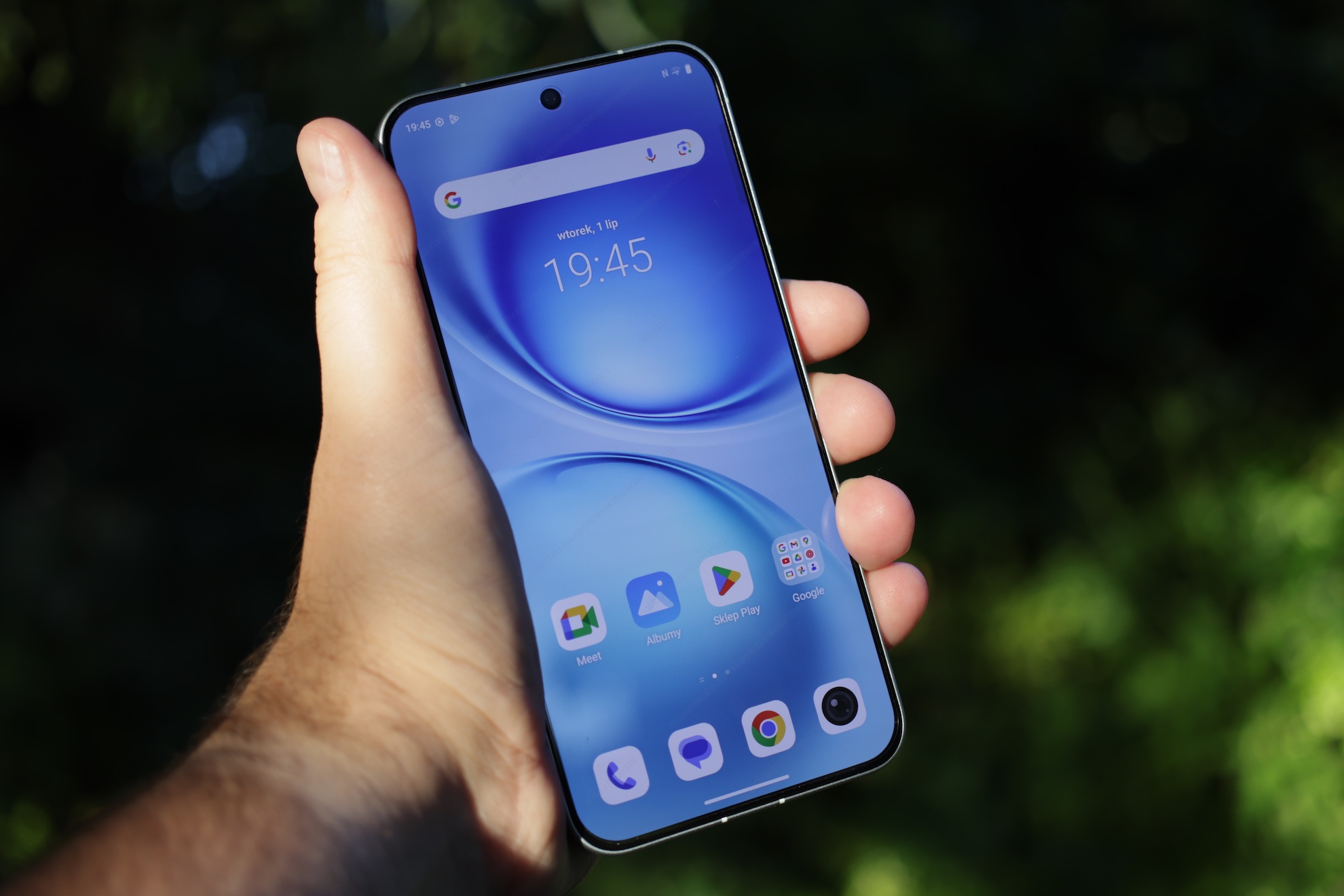 Nowe vivo X200 FE już w naszych rękach. Kompaktowa obudowa, rewelacyjny aparat ZEISS i fenomenalnie duży akumulator 60 vivo X200 FE