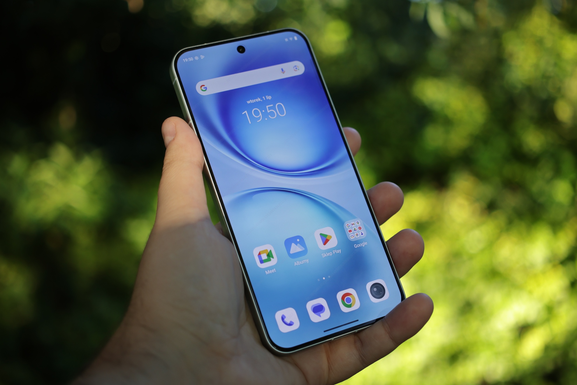 Nowe vivo X200 FE już w naszych rękach. Kompaktowa obudowa, rewelacyjny aparat ZEISS i fenomenalnie duży akumulator 55 vivo X200 FE