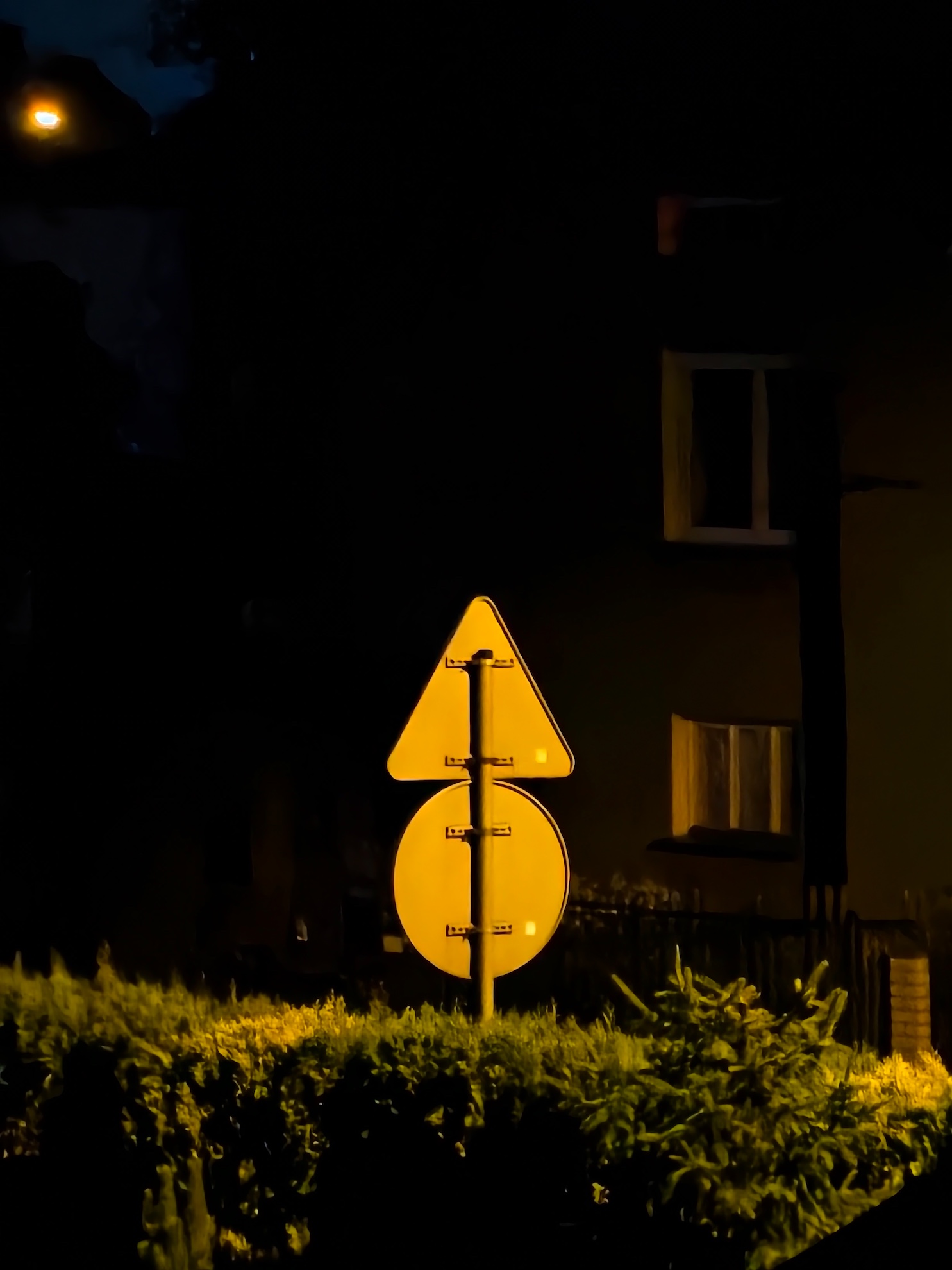 Nowe vivo X200 FE już w naszych rękach. Kompaktowa obudowa, rewelacyjny aparat ZEISS i fenomenalnie duży akumulator 48 IMG 20250707 221513