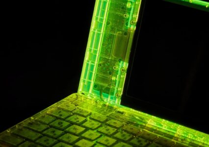 Pomera DM250XY w kolorze Crystal Neon Yellow. Ale to wygląda!