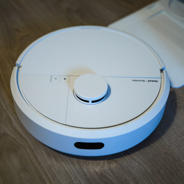 Przetestowaliśmy iRobot Roomba Plus 405 Combo ze stacją dokującą