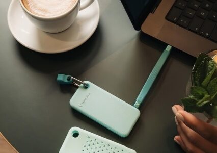 Verbatim Pocket SSD w wakacyjnych kolorach. Super lekkie i przystępne dyski dla ludzi będących w ruchu