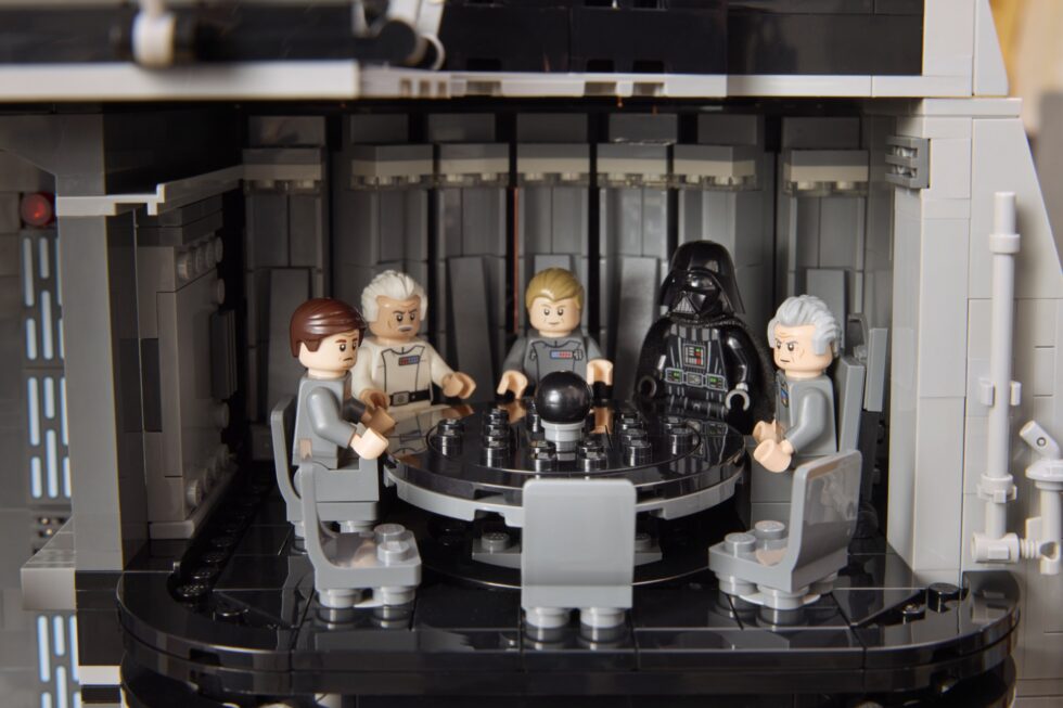 Ogromna Gwiazda Śmierci z LEGO już jest! Ma 38 minifigurek i ponad 9 000 klocków 13 75419 Lifestyle Build 06