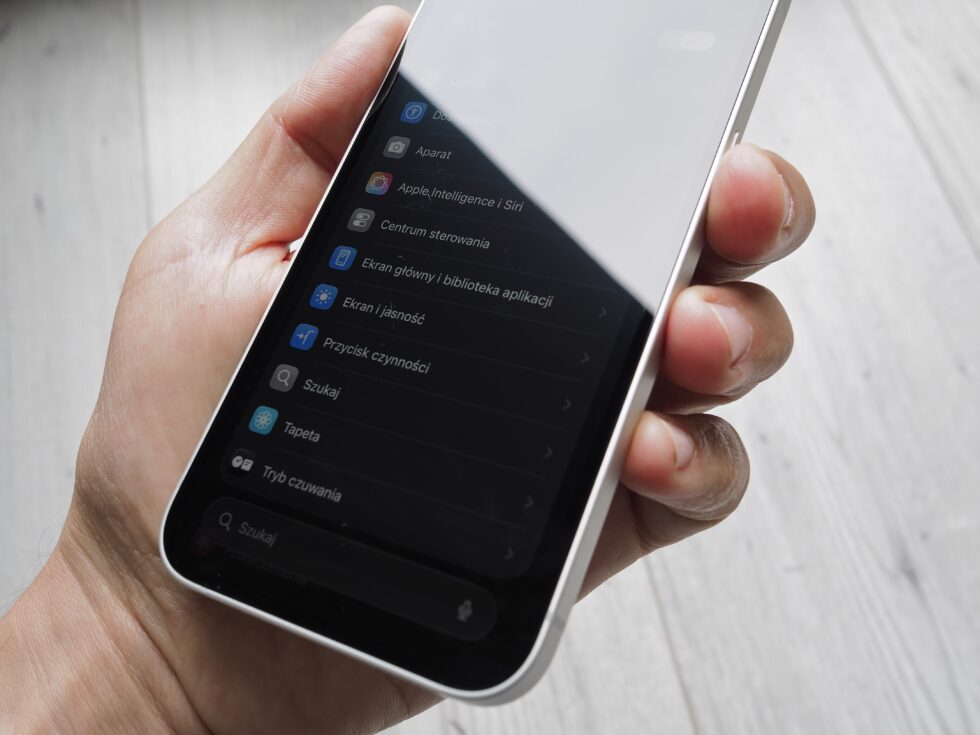Pół roku z iPhone’em 16e: czy Ceramic Shield naprawdę chroni ekran? 10 iPhone 16e ekran po 6 miesiącach bez dodatkowego szkła