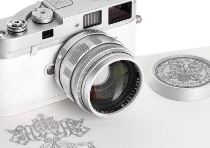 Wyjątkowa Leica Papieża Franciszka sprzedana za astronomiczną kwotę
