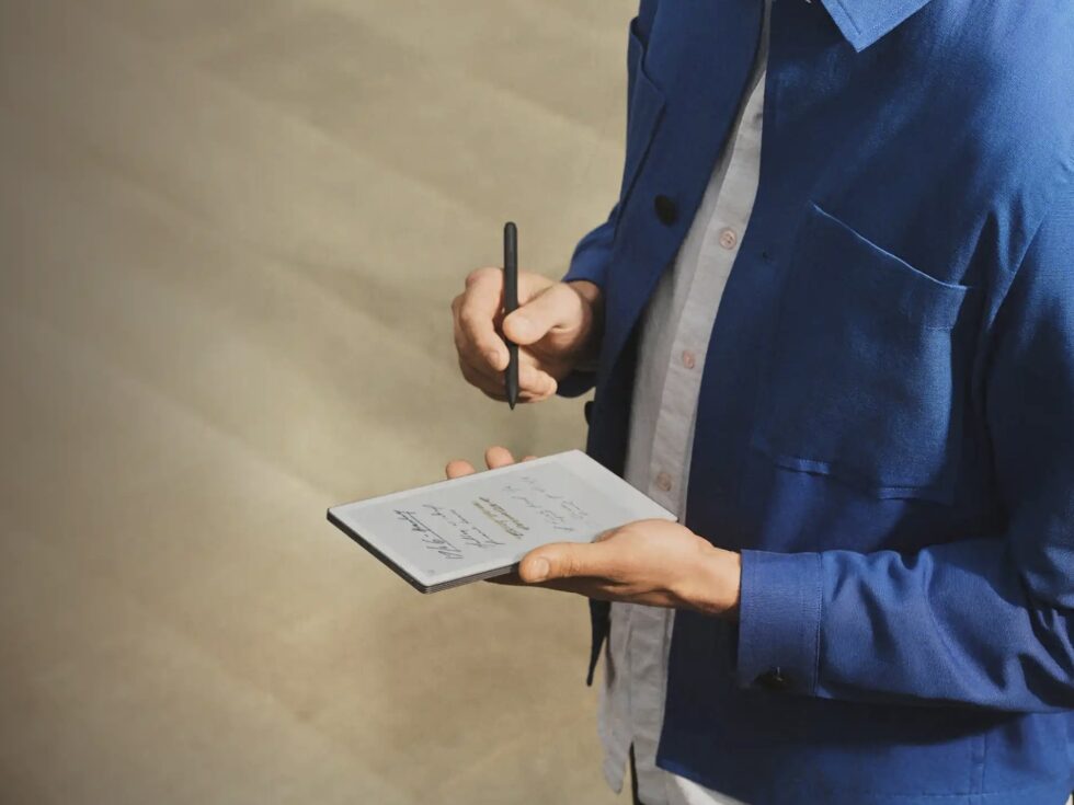 Remarkable Paper Pro Move