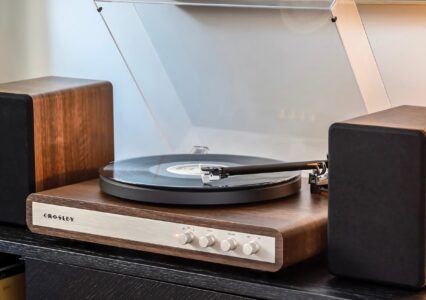 Nowy Crosley C65 to najlepszy z najtańszych sposobów na słuchanie płyty winylowe