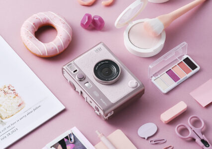 instax mini Evo teraz w nowym kolorze – Gentle Rose