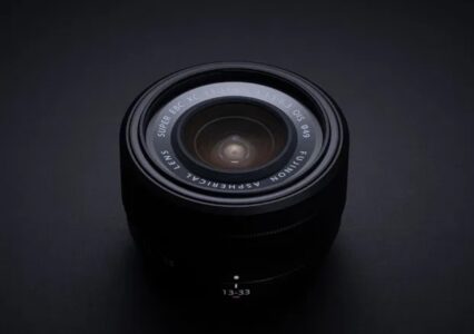 Fujifilm zaprezentował najmniejszy i najlżejszy obiektyw zmiennoogniskowy w swoim lineupie
