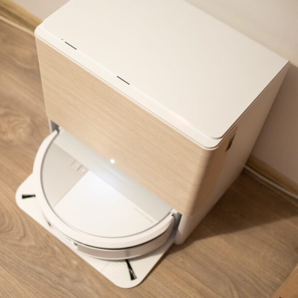 Przetestowaliśmy iRobot Roomba Max 705 Combo. Flagowiec pozamiatał, ale też pozmywał