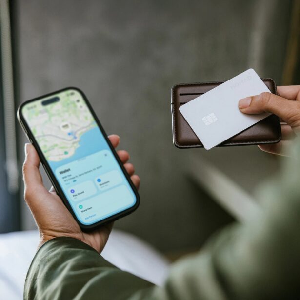 Nomad Tracking Card Pro to lokalizator jak metalowa karta bankomatowa. Ma rekordowy czas pracy