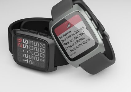 Pamiętacie smartzegarek E Ink Pebble? Restart jego historii odbywa się w oparach wzajemnych oskarżeń