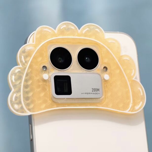 Realme GT 8 Pro debiutuje w Polsce. To ciekawy flagowiec z wymienną wyspą aparatów i współpracą z Ricoh 3 Polski akcent realme GT 8 Pro, czyli obudowa z pierogiem, cebulą i maluchem