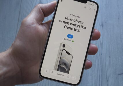 iPhone 16e 9 miesięcy później. Czy to wciąż warty uwagi smartfon?