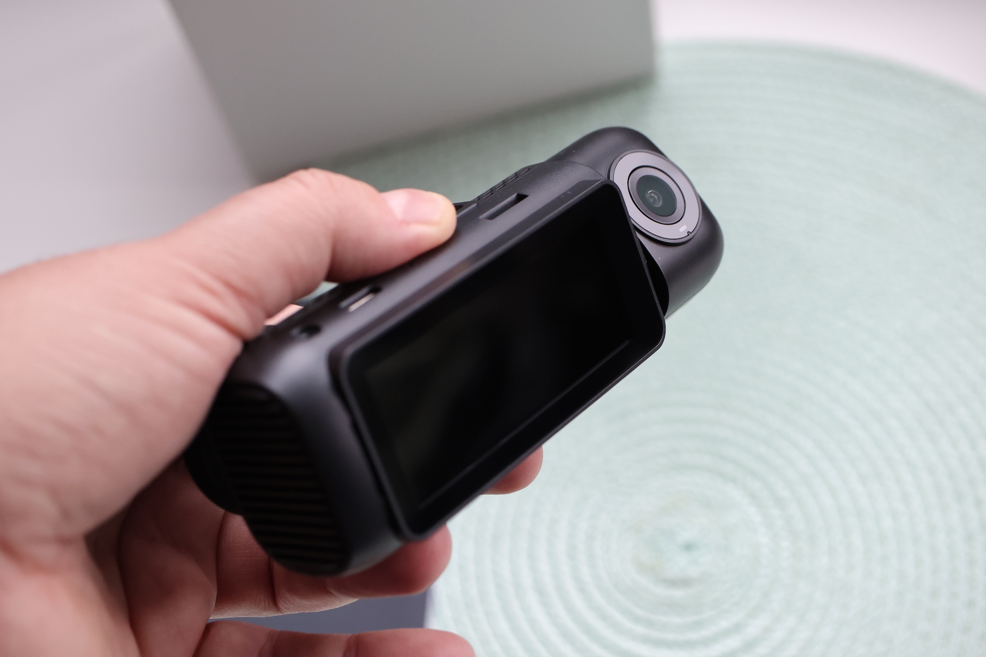 Prezentownik dla każdego i w świetnych cenach z wideorejestratorami Prido, Air Fryerem i lokówką Cecotec oraz drogowym hitem od TomTom 18 Prido i12 PRO 3-View HDR