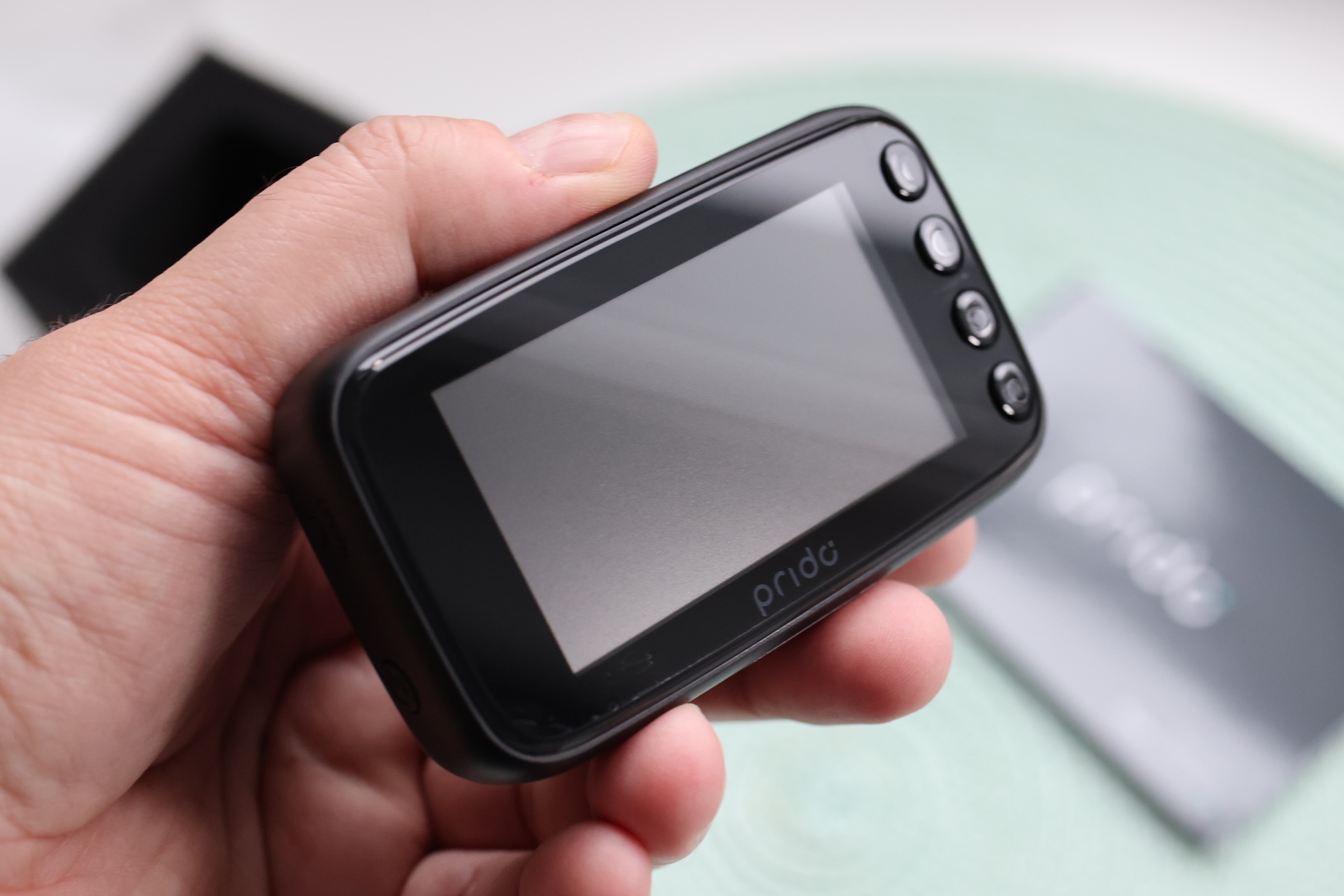 Prezentownik dla każdego i w świetnych cenach z wideorejestratorami Prido, Air Fryerem i lokówką Cecotec oraz drogowym hitem od TomTom 21 Prido i7 pro