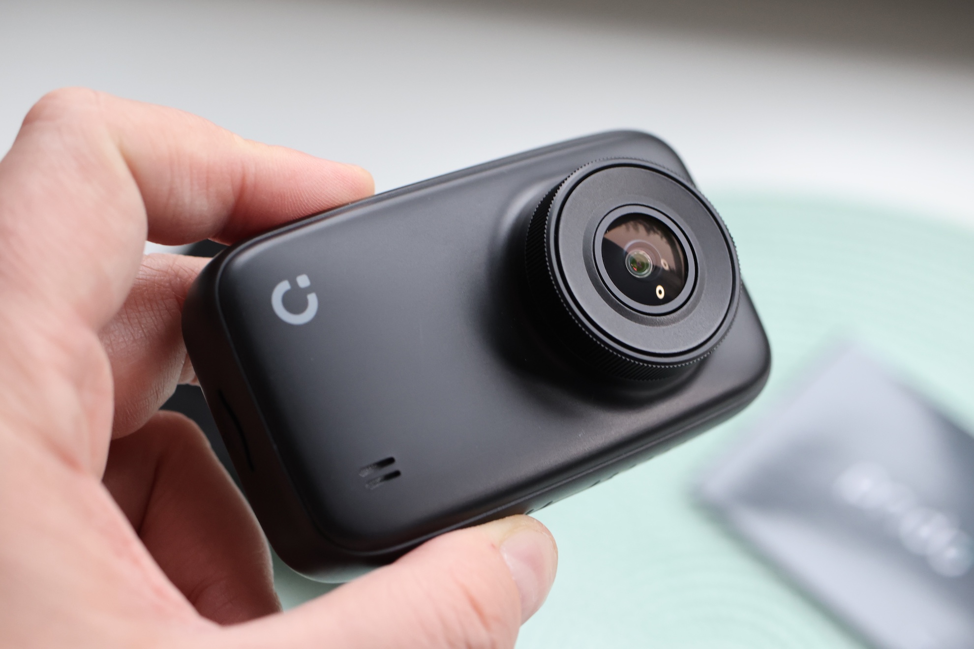 Prezentownik dla każdego i w świetnych cenach z wideorejestratorami Prido, Air Fryerem i lokówką Cecotec oraz drogowym hitem od TomTom 20 Prido i7 pro