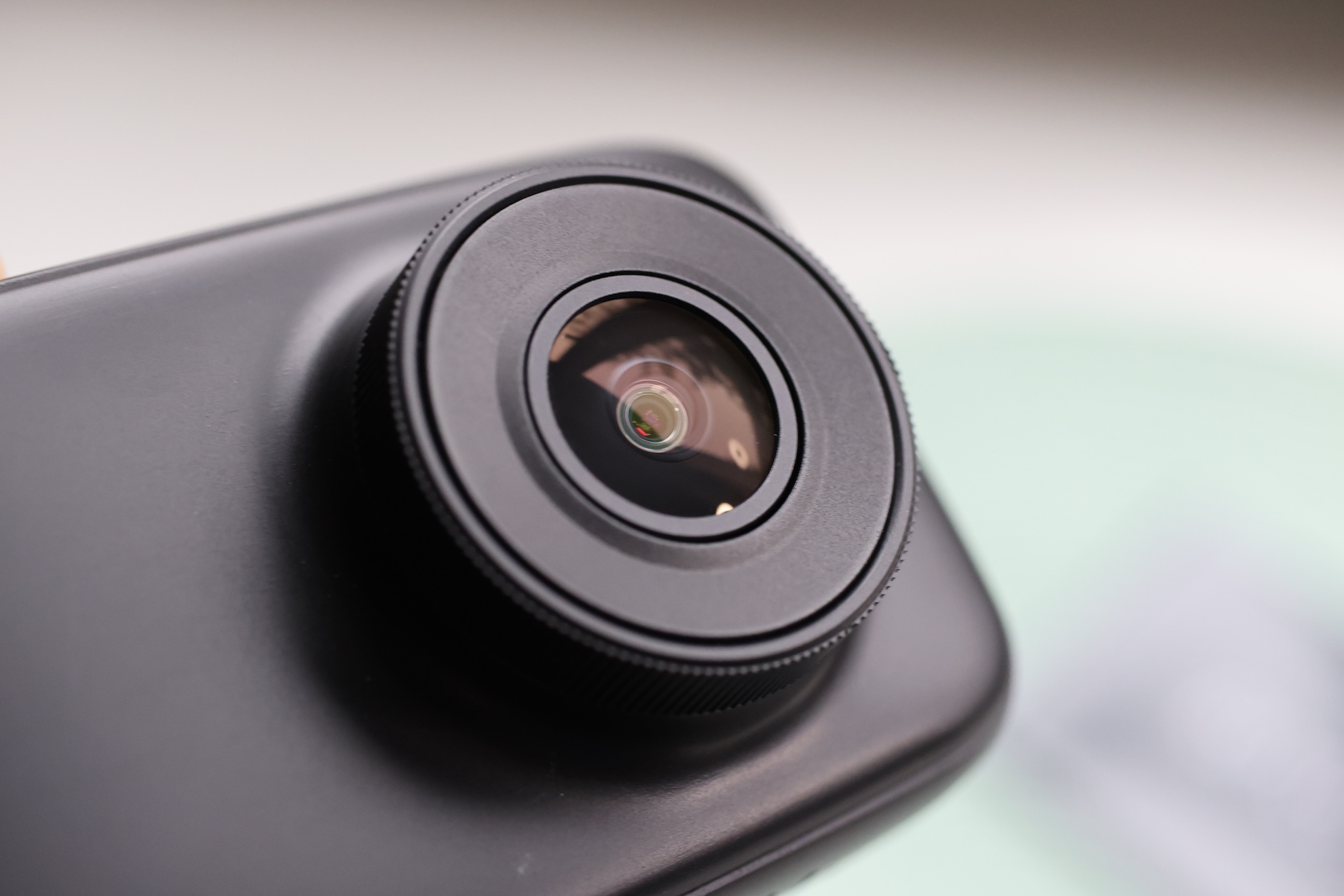 Prezentownik dla każdego i w świetnych cenach z wideorejestratorami Prido, Air Fryerem i lokówką Cecotec oraz drogowym hitem od TomTom 22 Prido i7 pro