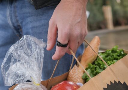 Pebble Index 01 – wygląda jak trytytka na palcu, a to sprytny smart dyktafon