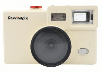 Rewindpix – cyfrowy aparat czerpiący garściami z tych analogowych