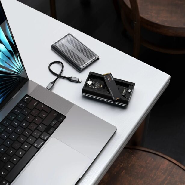 Anker Charger (140W, 4-Port, PD 3.1) - zasilacz ostateczny dla MacBooka i każdego smartfona 21 Na kłopoty z pamięcią: Satechi USB4 NVMe SSD Pro Enclosure (minirecenzja)