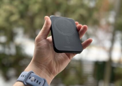 Testujemy powerbank Satechi 5000 mAh, który uratował mój portfel. Mały i bezprzewodowy wariat