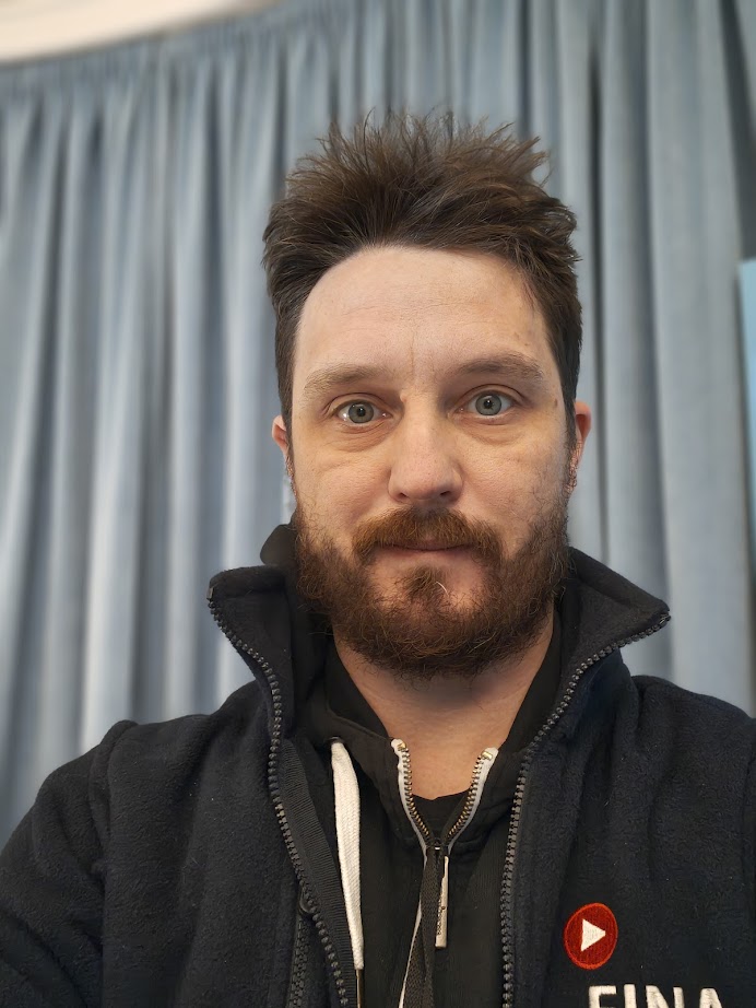 Motorola Signature zaskakuje smukłością, specyfikacją i możliwościami foto. Pierwsze wrażenia 25 selfie